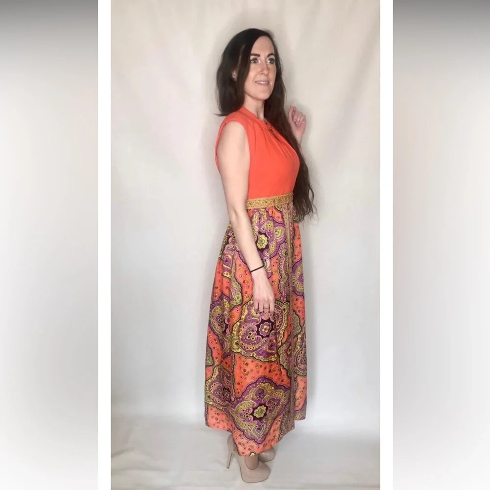 Vintage red paisley evening dress, size 14, 1960s dress, 1960s fashion, bright - Picture 5 of 6